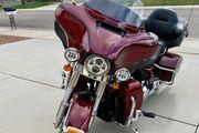 Picture 4 - 2016 Harley-Davidson Touring, Red color motorbike