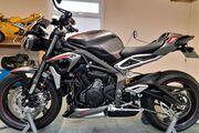 Picture 2 - Triumph Street Triple RS 765 motorbike