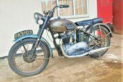 Picture 4 - 1948 Triumph T100 500cc V5C, Valuable Reg. Running Great. Looks Unrestored motorbike