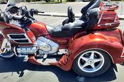 Picture 5 - 2001 Honda Gold Wing, Pearl Canyon/Illusion Red motorbike