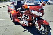 Picture 6 - 2001 Honda Gold Wing, Pearl Canyon/Illusion Red motorbike