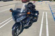 Picture 4 - 2010 Honda Gold Wing, Brown motorbike