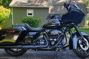 Picture 4 - 2020 Harley-Davidson Touring, Black motorbike
