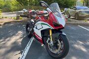 Picture 2 - 2018 Ducati V4 Panigale Speciale motorbike