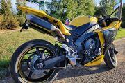 Picture 8 - 2009 Yamaha YZF-R motorbike