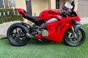Picture 2 - 2019 Ducati Panigale V4S motorbike