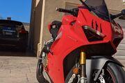 Picture 4 - 2018 Ducati Supersport motorbike
