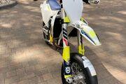 Picture 2 - Husqvarna FS 450 Supermoto motorbike