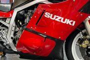Picture 4 - 1986 Suzuki GSX-R in Red motorbike
