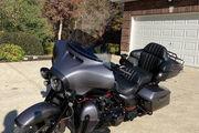 Picture 2 - 2020 Harley-Davidson Touring, Gray motorbike