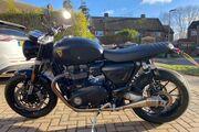 Picture 2 - Triumph Speed twin 1200 2021 - Custom - Less than 450 miles motorbike