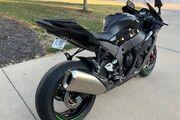 Picture 5 - 2021 Kawasaki ZX10R motorbike