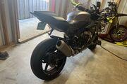 Picture 3 - 2016 Yamaha R1, Gray motorbike