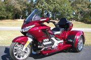 Picture 6 - 2018 Honda Gold Wing, Red motorbike