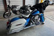 Picture 4 - 2021 Harley-Davidson Touring, Hi-Fi Blue, Black Denim & Birch White motorbike