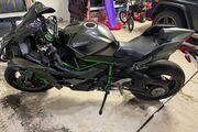 Picture 2 - 2021 Kawasaki H2 Carbon motorbike
