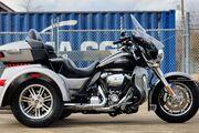 Picture 2 - 2017 Harley-Davidson Touring, Billet Silver/Vivid Black motorbike