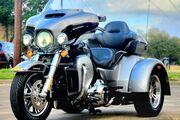 Picture 4 - 2017 Harley-Davidson Touring, Billet Silver/Vivid Black motorbike