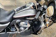 Picture 7 - 2017 Harley-Davidson Touring, Billet Silver/Vivid Black motorbike