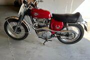 Picture 5 - 1967 BSA Hornet, Red motorbike