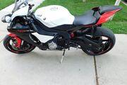 Picture 2 - 2016 Yamaha R1, Red motorbike