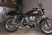 Picture 2 - Triumph Bonneville, burgundy motorbike