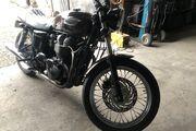 Picture 3 - Triumph Bonneville, burgundy motorbike