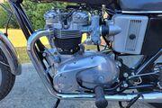 Picture 6 - 1974 Triumph Bonneville motorbike