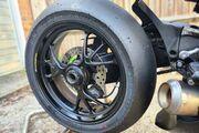 Picture 8 - Ducati Panigale V4 2022 Track Race Bike motorbike