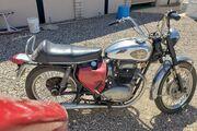 Picture 4 - 1968 BSA Lightning, Red motorbike