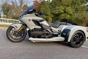 Picture 2 - 2021 Honda Gold Wing, Gray motorbike