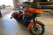 Picture 3 - 2020 Harley-Davidson Touring, Scorched Orange/ Flux motorbike