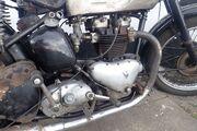 Picture 5 - Triumph 1949 pre-unit 500 T100 Sprung Hub, for restoration or god forbid spar motorbike