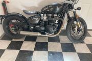 Picture 2 - 2020 Triumph Bonneville, black for sale motorbike