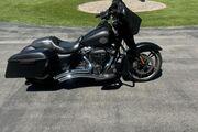 Picture 2 - 2018 Harley-Davidson Street Glide motorbike