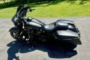 Picture 4 - 2018 Harley-Davidson Street Glide motorbike