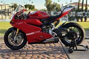 Picture 2 - 2016 Ducati Panigale R motorbike