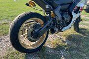 Picture 5 - 2022 Yamaha YZF-R motorbike