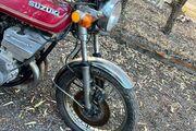 Picture 3 - Suzuki GT550 3-cylinder 2-Stroke 1976 runs shed find motorbike
