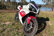 Picture 3 - Yamaha YZF-R1 2008 motorbike