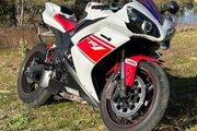 Picture 4 - Yamaha YZF-R1 2008 motorbike
