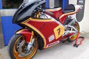 Picture 3 - Barry Sheene RGV 250 Suzuki Road Legal motorbike