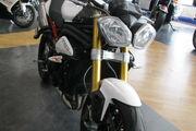 Picture 3 - 2012 Triumph Speed Triple R 1050 ABS White motorbike