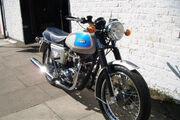 Picture 2 - Triumph Bonneville T140 Silver Jubilee motorbike