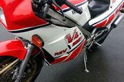 Picture 9 - Yamaha RZV500R RD500 motorbike