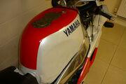 Picture 10 - Yamaha FZR750 FZR750R OWO1 motorbike