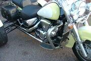 Picture 2 - 2002 Suzuki VL1500 in White & Yellow motorbike
