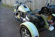 Picture 4 - 2002 Suzuki VL1500 in White & Yellow motorbike