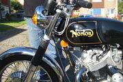 Picture 3 - Norton Commando Roadster 850 MKIII in Black & Gold motorbike