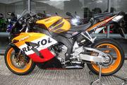 Picture 4 - Honda CBR 1000 RR-5 Repsol Fireblade motorbike